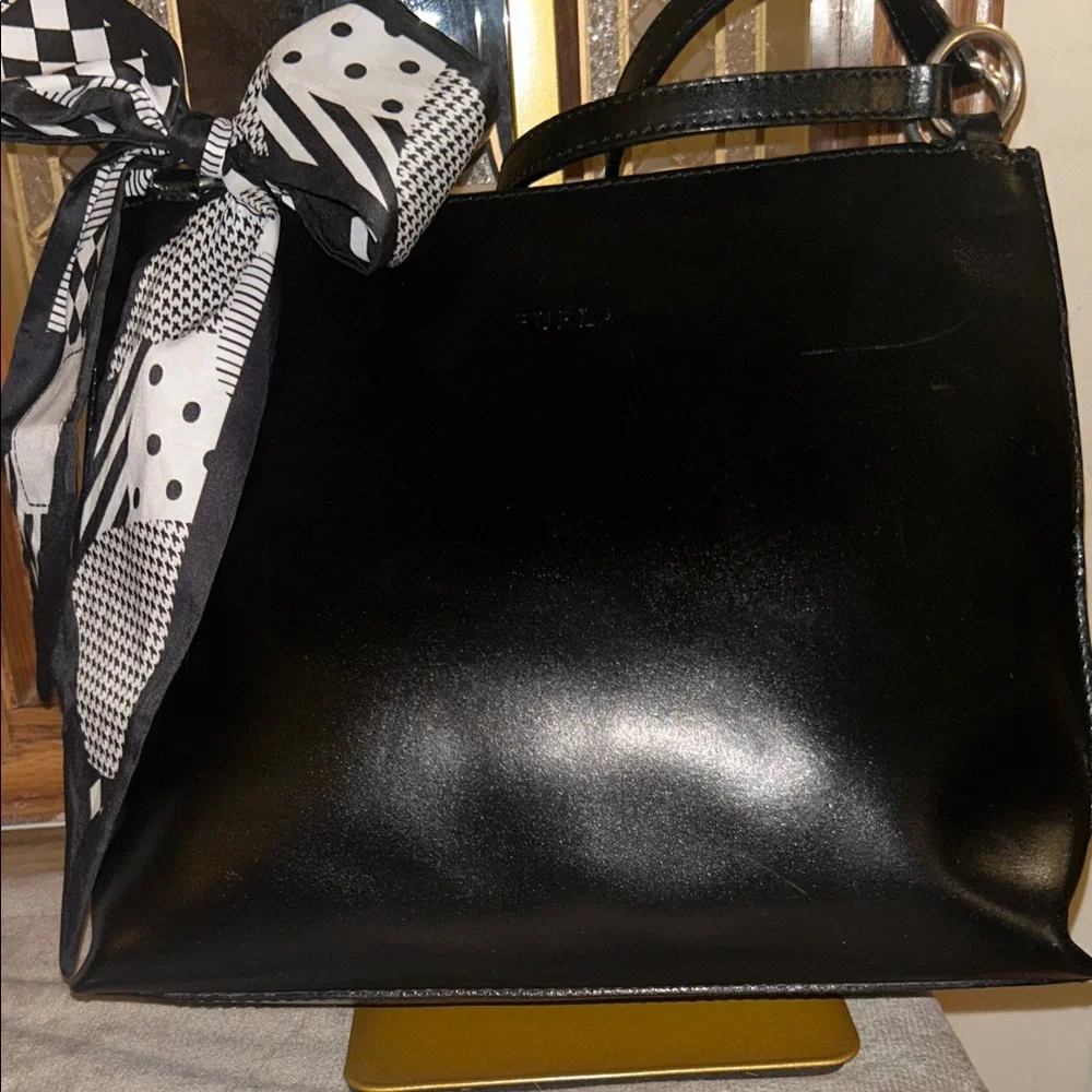Furla Vintage Black Leather Bag - Picture 2 of 16